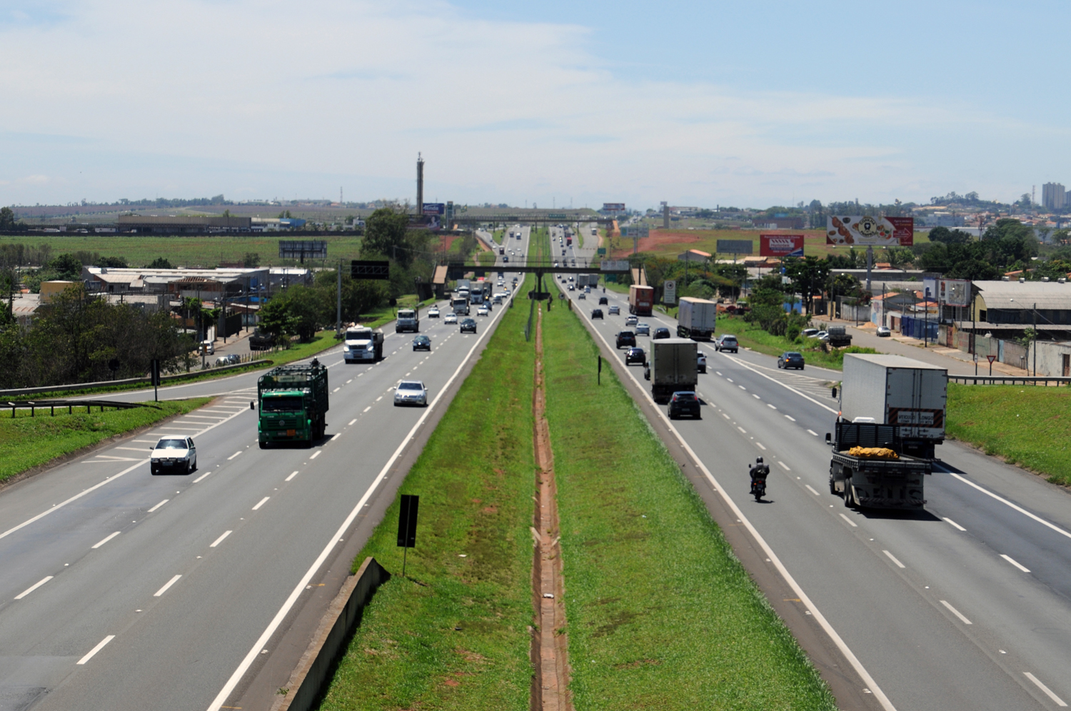 Corredor Dom Pedro tem previsão de passagem de 806 mil veículos durante feriado de Tiradentes