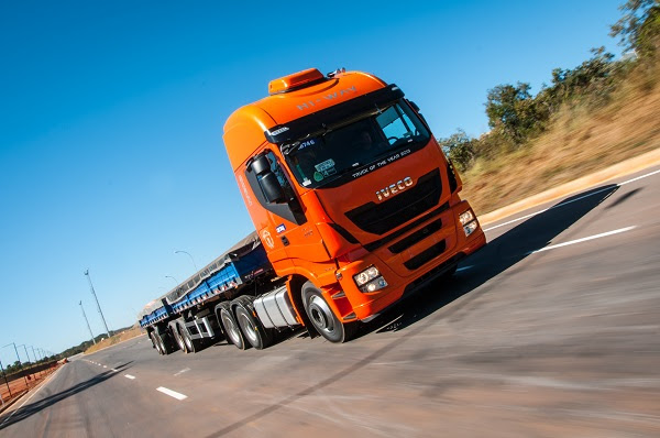 Hi-Way é o destaque da Iveco na Feira do Carreteiro 2015