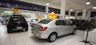 Venda de automóveis é destaque da balança comercial em fevereiro