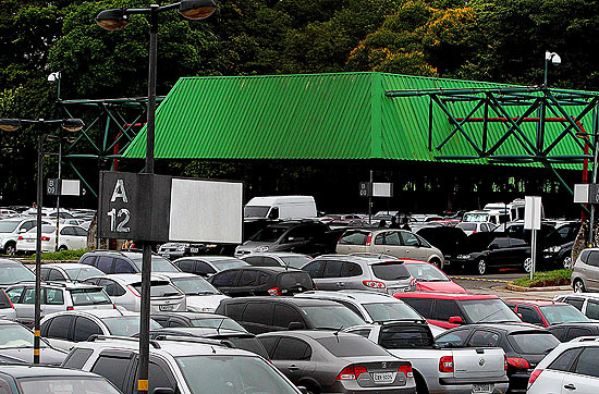 Aeroporto de Guarulhos barateia preço da diária de estacionamento