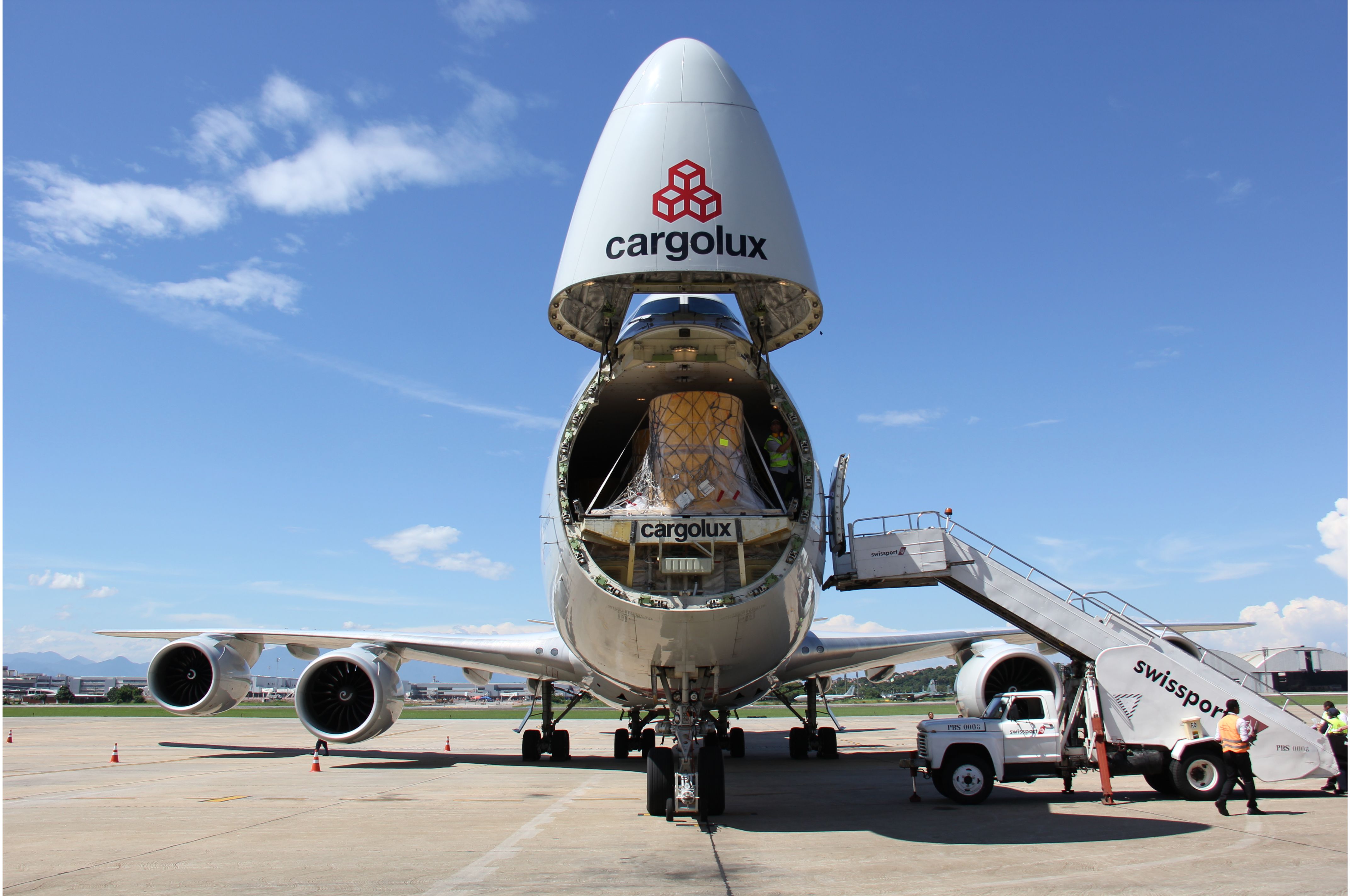 RIOgaleão Cargo celebra primeiro cargueiro regular da Europa para o Rio de Janeiro