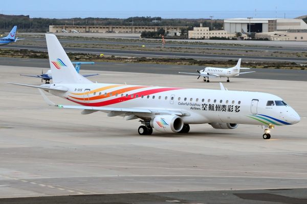 Colorful Guizhou encomenda mais aviões Embraer