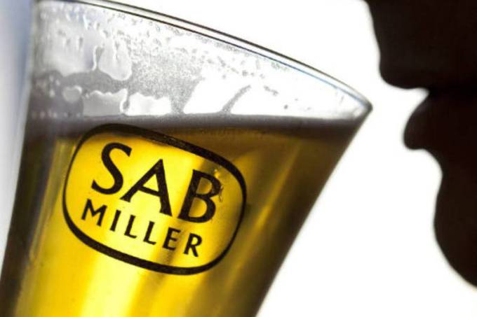 Acionistas aprovam fusão entre SABMiller e AB InBev