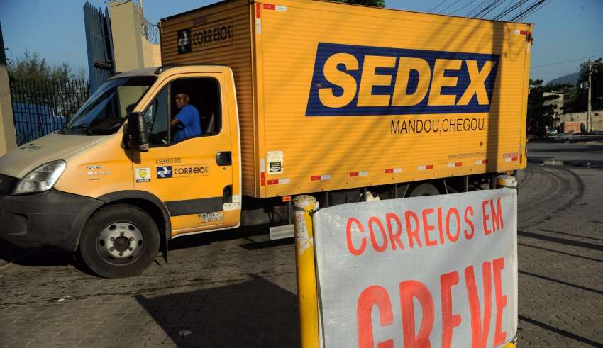 Trabalhadores dos Correios entram em greve por tempo indeterminado