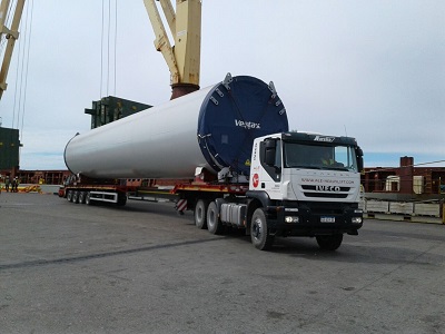 Caminhões Iveco transportam peças pesadas para o Parque Eólico de Chubut