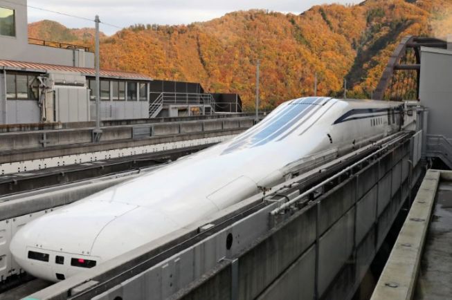 Hitachi apresenta nova versão de trem-bala maglev que vai operar a 500km/h