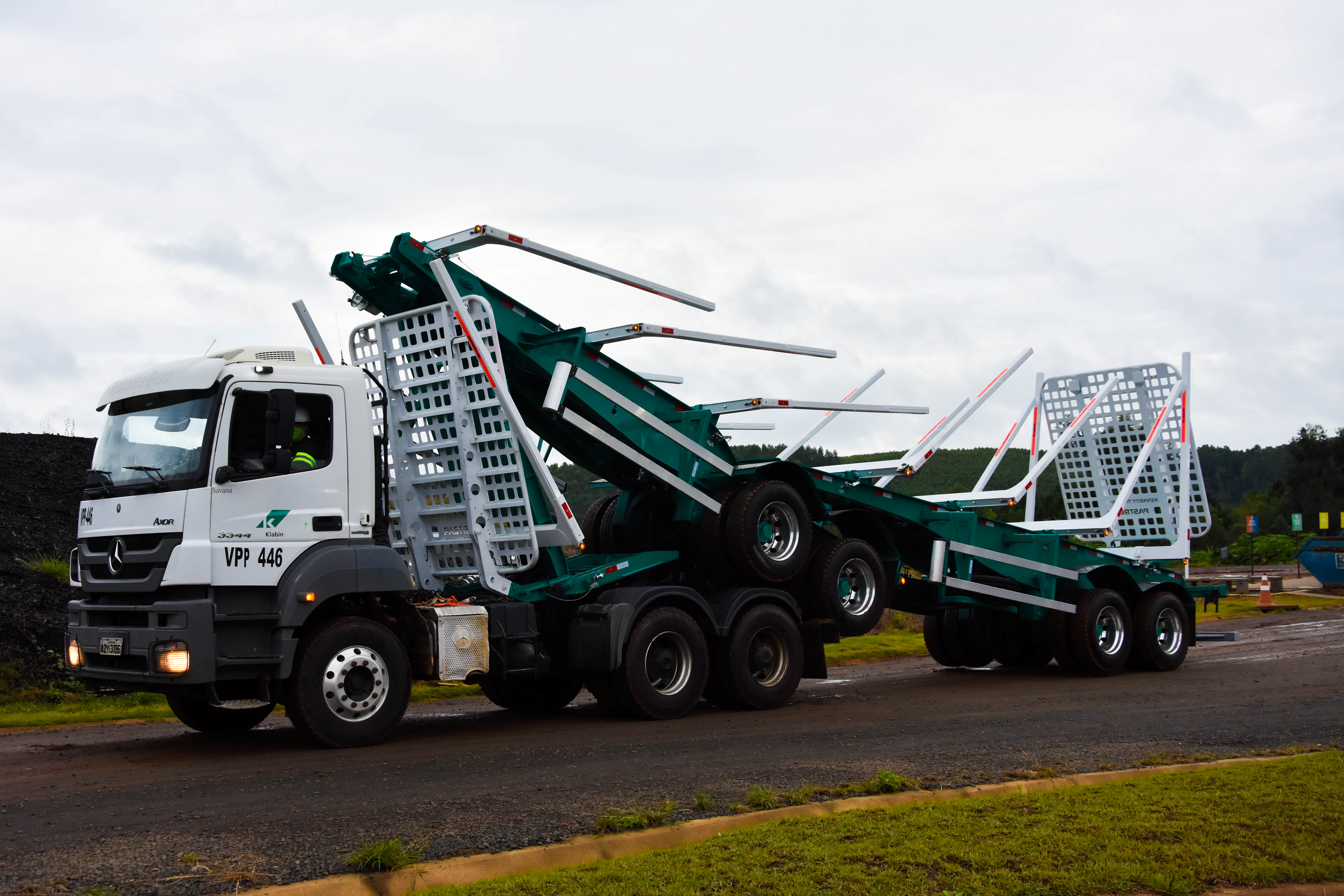 Klabin implementa o primeiro caminhão dobrável do Brasil