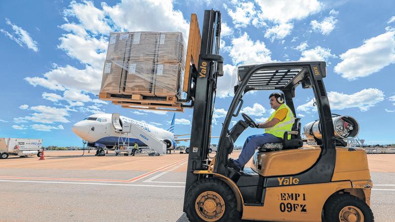 Transporte aéreo de cargas avança; recuperação plena levará tempo