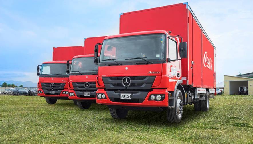 Coca-Cola FEMSA da Colômbia recebe 48 caminhões Atego para renovação de frota