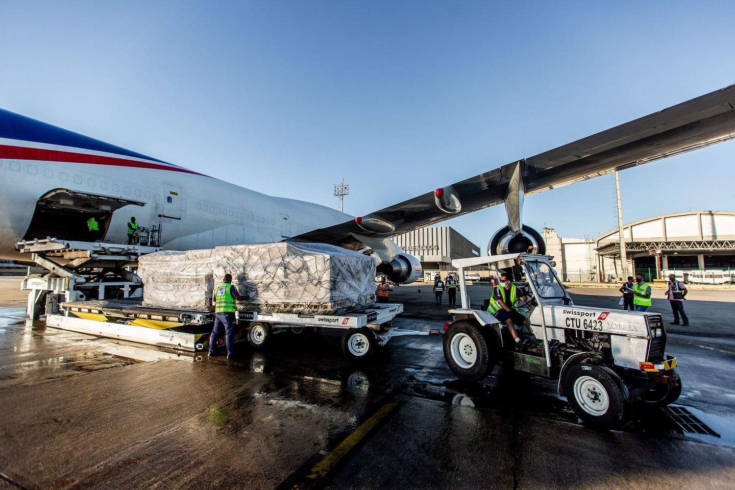 RIOgaleão Cargo recebe pela primeira vez voo charter da Aerotranscargo