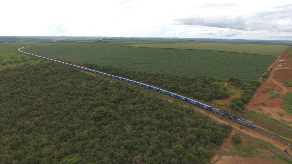 Nova operação de trem com 120 vagões da Rumo marca o início da safra plena de soja em Mato Grosso