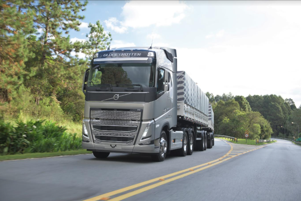 Novo Volvo FH chega ao Brasil e traz inovações para toda  a linha de pesados da marca