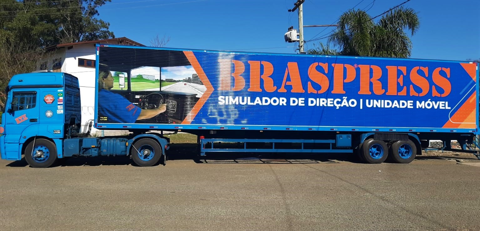 Braspress inaugura unidade móvel do simulador de direção