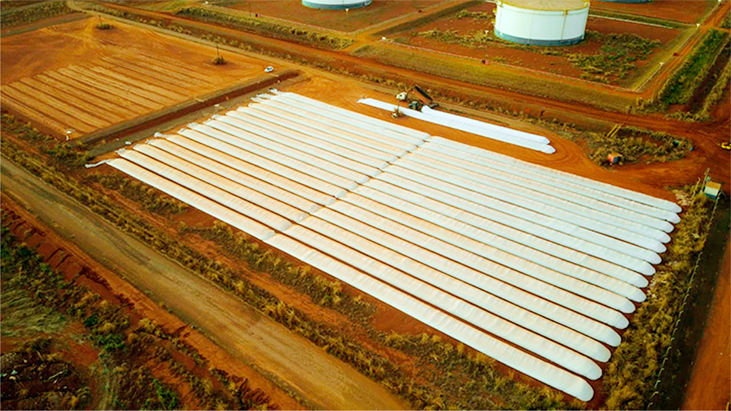 Com déficit de armazenagem de 100 milhões de toneladas por safra, silos-bolsas viram alternativa