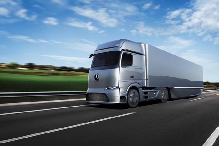 Mercedes-Benz Trucks continua a impulsionar a eletrificação – eActros LongHaul chega às estradas em 2022