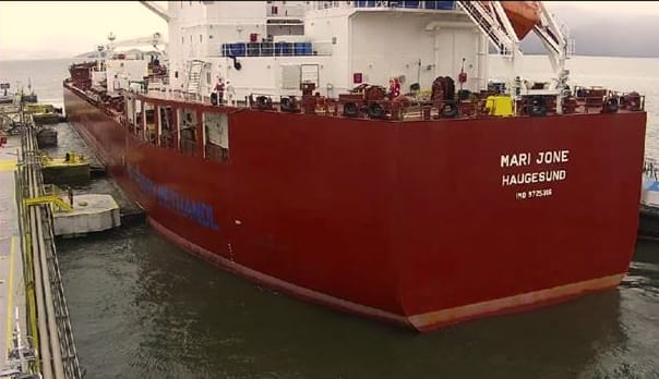 Cattalini Terminais garante alta produtividade no desembarque de navio movido a metanol