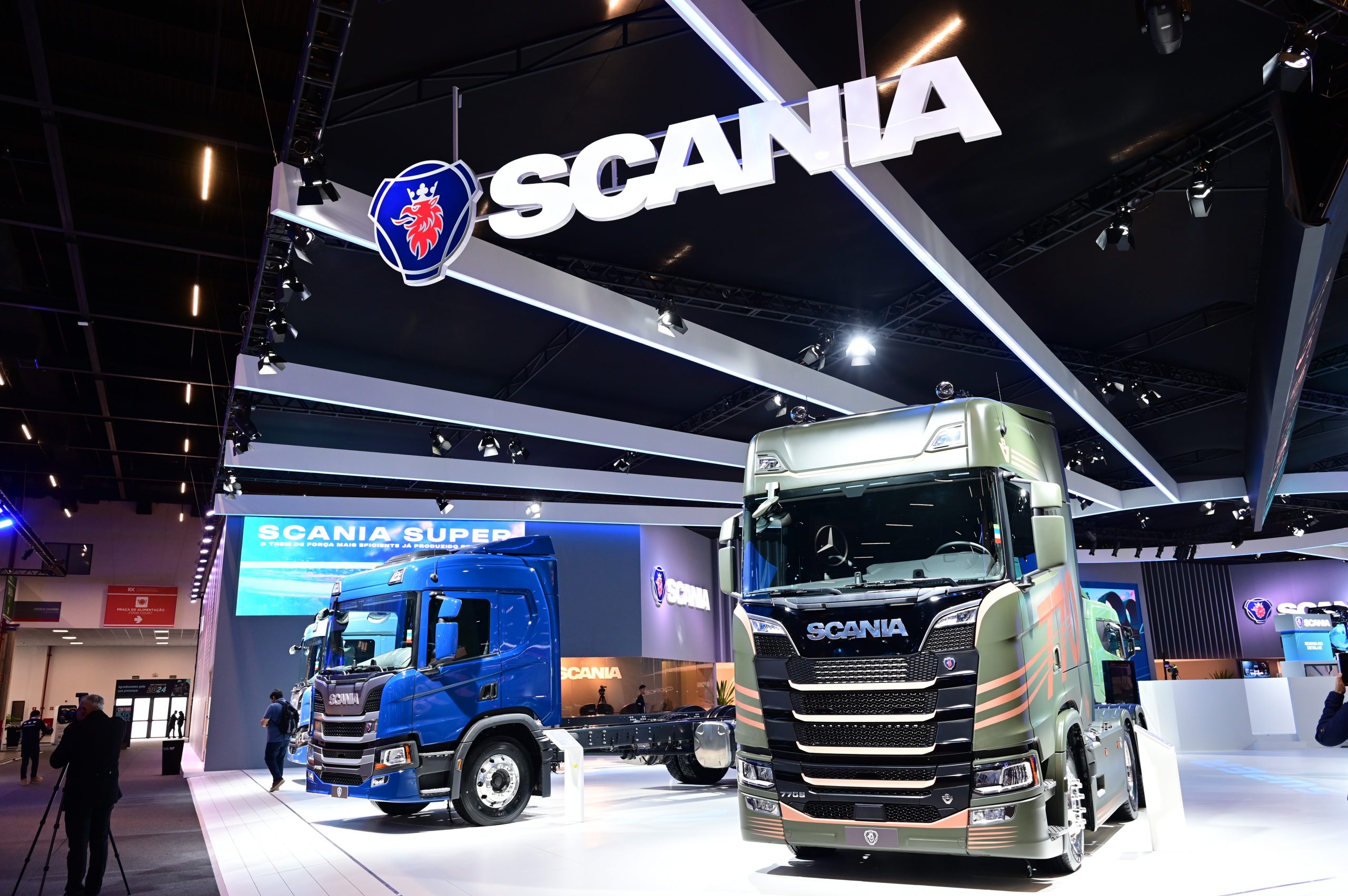 Scania lança linha de caminhões P8/Euro 6, gama Super e empresa de locação na Fenatran 2022