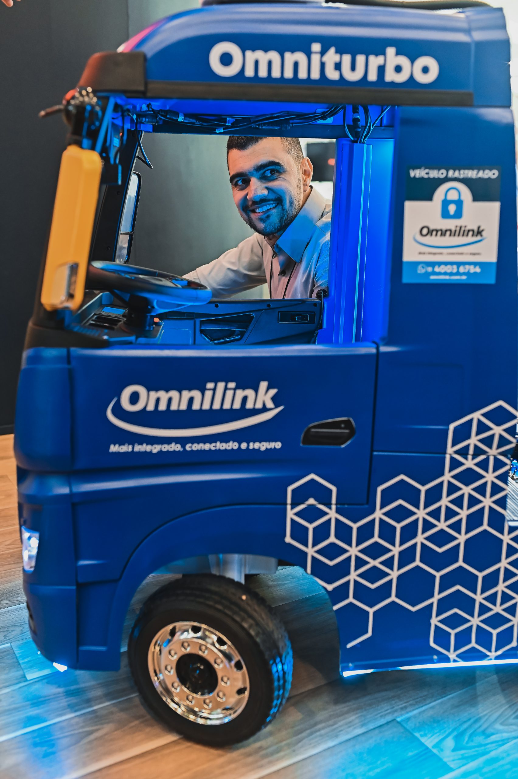 Minicaminhão da Omnilink com rastreador é sucesso na Fenatran