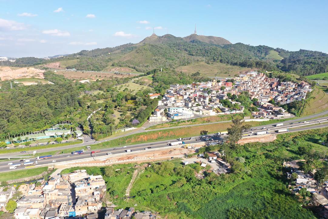 Obras na Via Anhanguera exigem atenção de pedestres na região do Morro Doce, em São Paulo