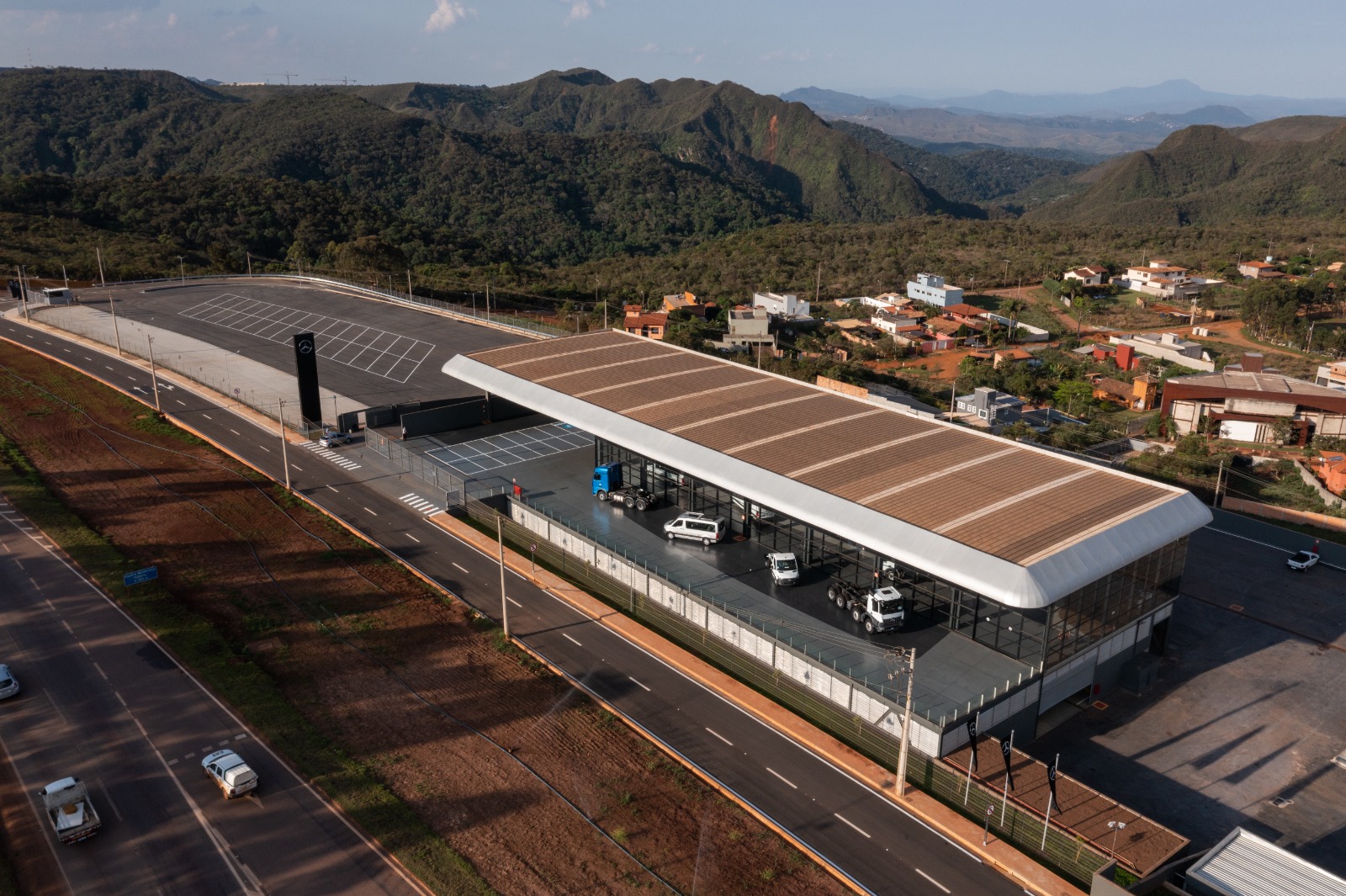 Grupo Minasmáquinas inicia operação de nova concessionária Mercedes-Benz na BR-040 em Nova Lima