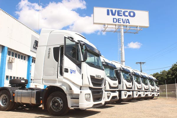 IVECO amplia parceria com a Cemil por meio da venda de nove caminhões