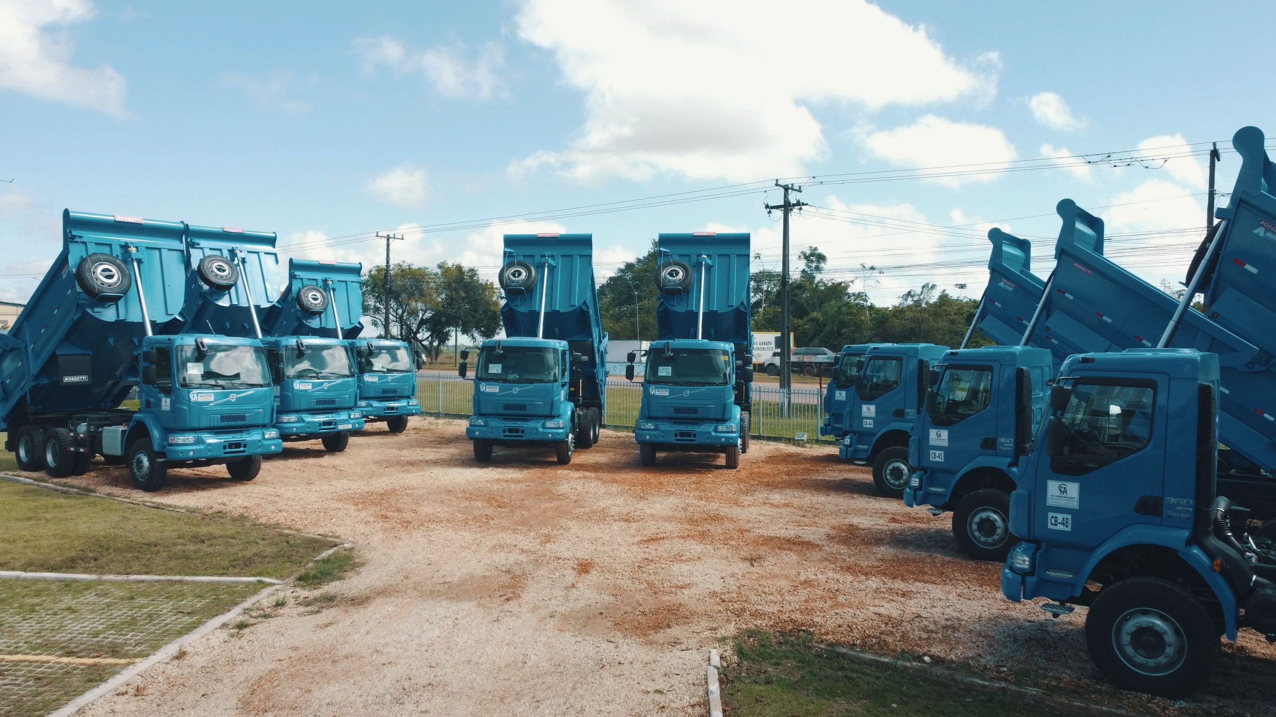 Construtora CFA renova frota com caminhões VMX MAX para obras de infraestrutura