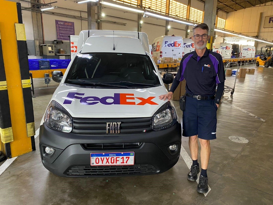 Há 25 anos sem acidentes, entregador da FedEx é exemplo de consciência neste Dia do Motorista