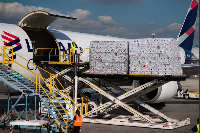 LATAM Cargo transporta para Recife quase 2 mil toneladas no primeiro ano da rota cargueira que decola da Cidade do México