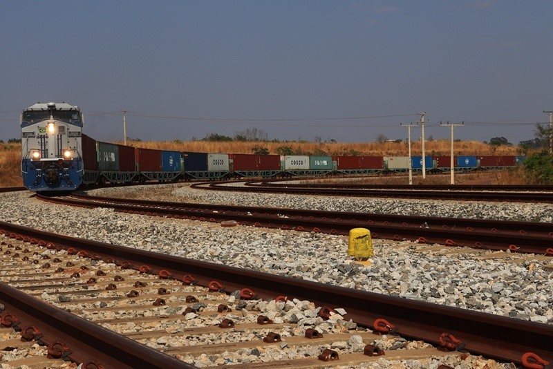 Brado e Rumo fazem a primeira viagem de contêineres da Ferrovia Norte-Sul