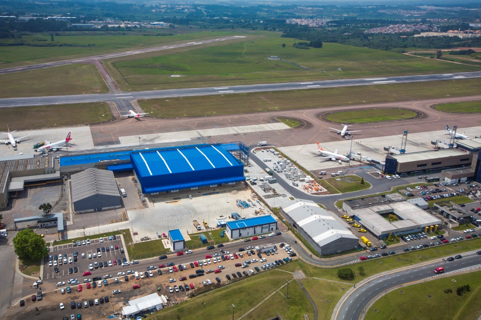 Aeroporto de Curitiba tem nova rota cargueira da Europa