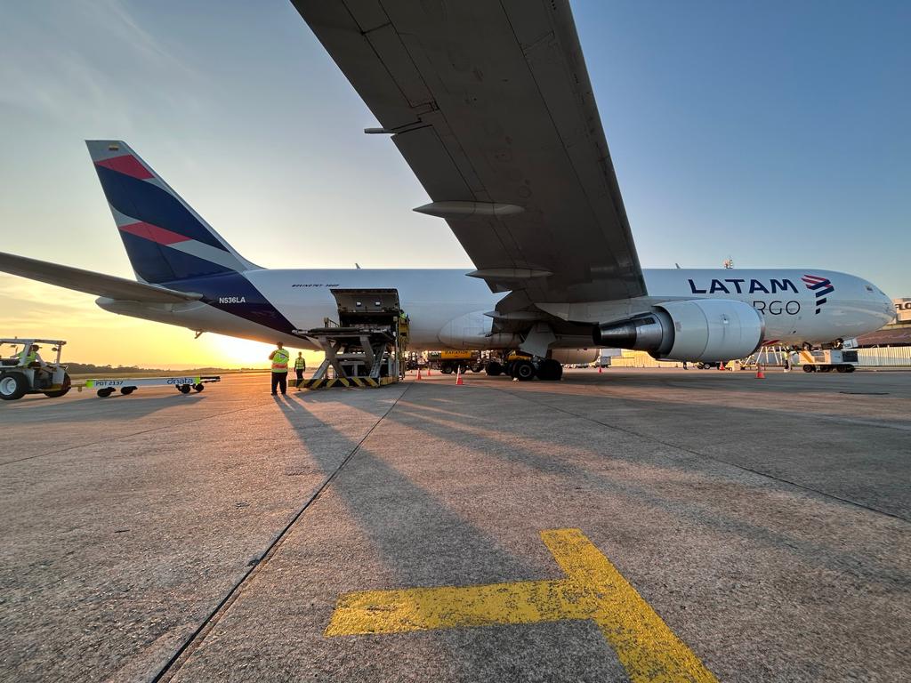 Com 2400 metros de pista e ampliação de pátio, Aeroporto de Florianópolis pode receber até três cargueiros ao mesmo tempo