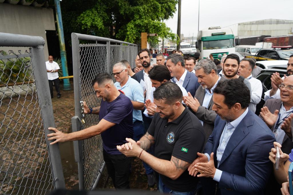 Ministro anuncia área para caminhões na perimetral da margem direita do Porto de Santos