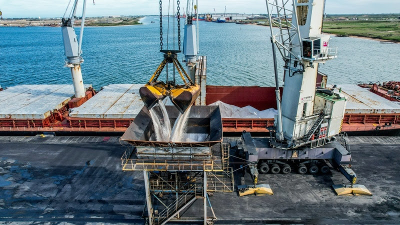 Porto do Açu inaugura rota regular de cabotagem com operação para Sal Cisne