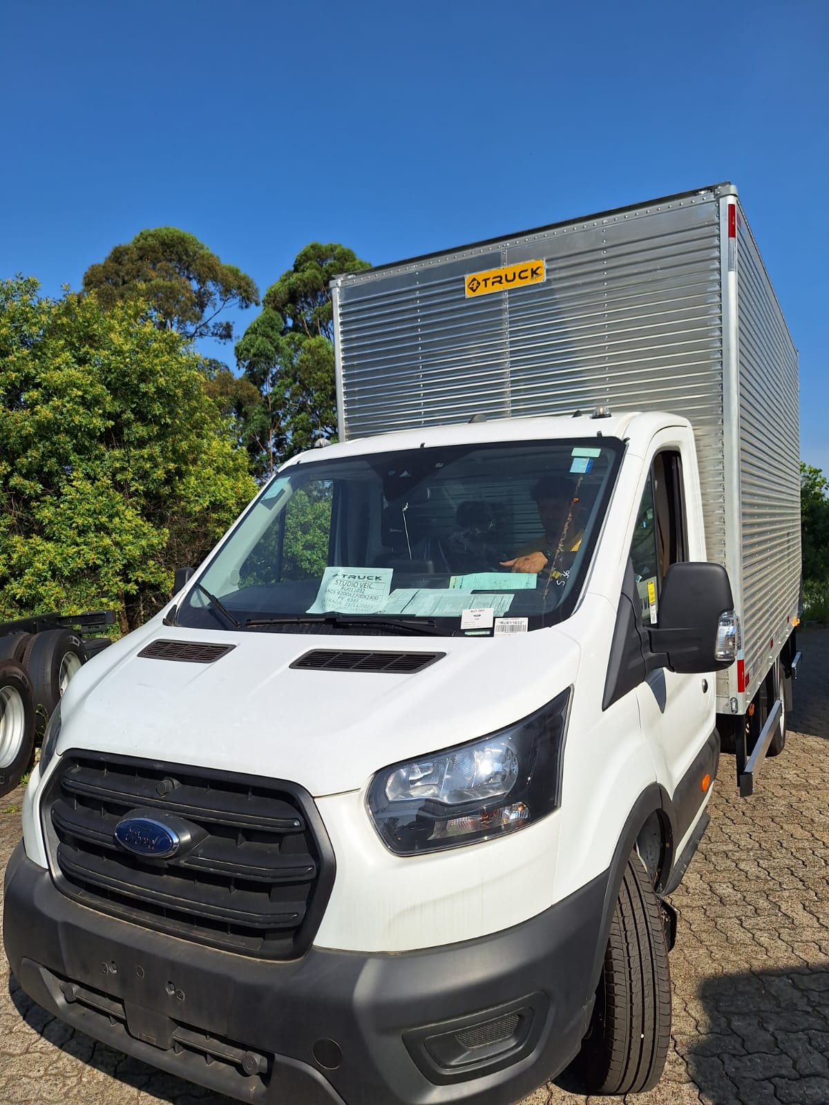 Primeiras unidades da nova camionete Ford Transit começam a ser implementadas no Brasil