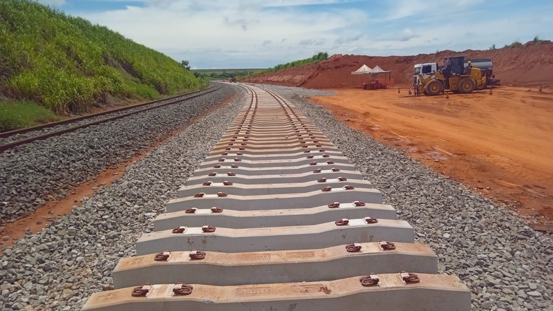 Rumo entrega os primeiros quilômetros de trilhos da Ferrovia Estadual de Mato Grosso