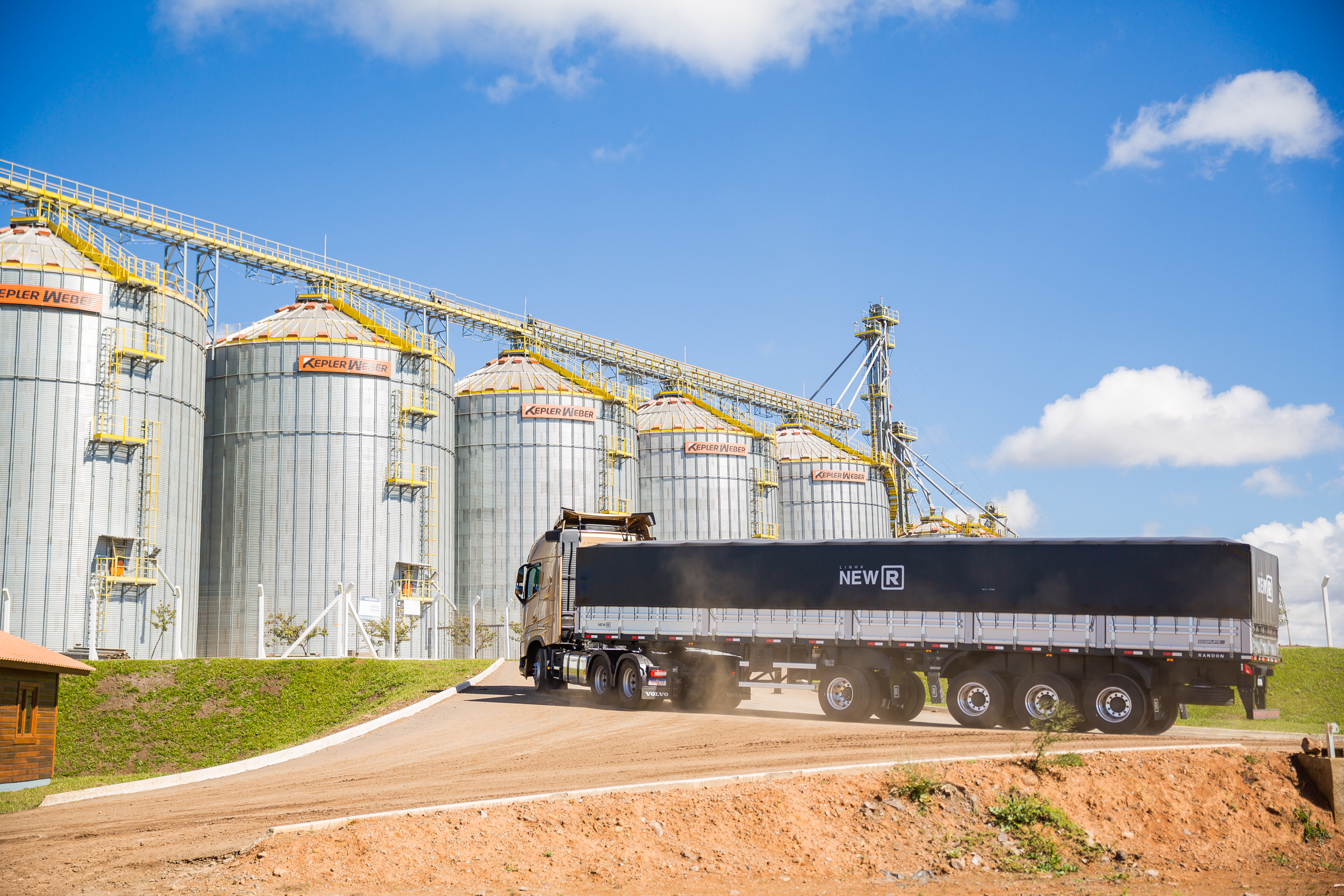 Randon apresenta linhas de produtos mais leves e rentáveis para o agronegócio na Agrishow 2024