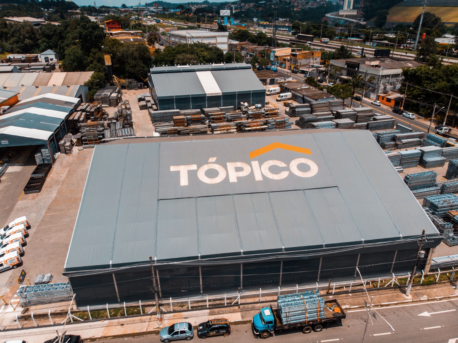 Tópico inaugura Centro de Logística que amplia em 50% sua capacidade