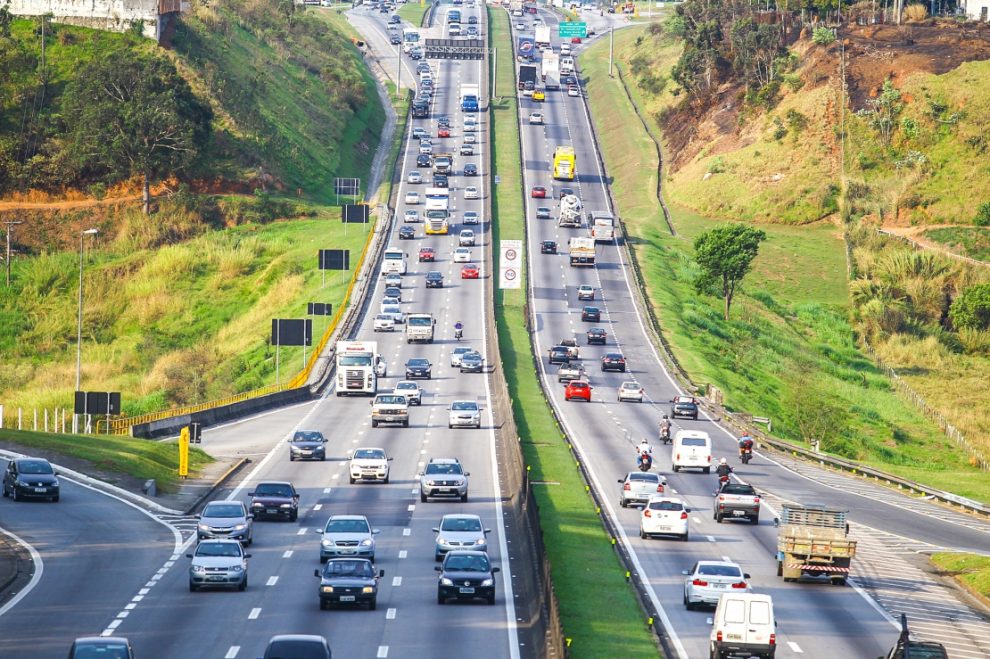 Movimento de veículos pesados impulsiona tráfego nas rodovias de São Paulo e Rio de Janeiro