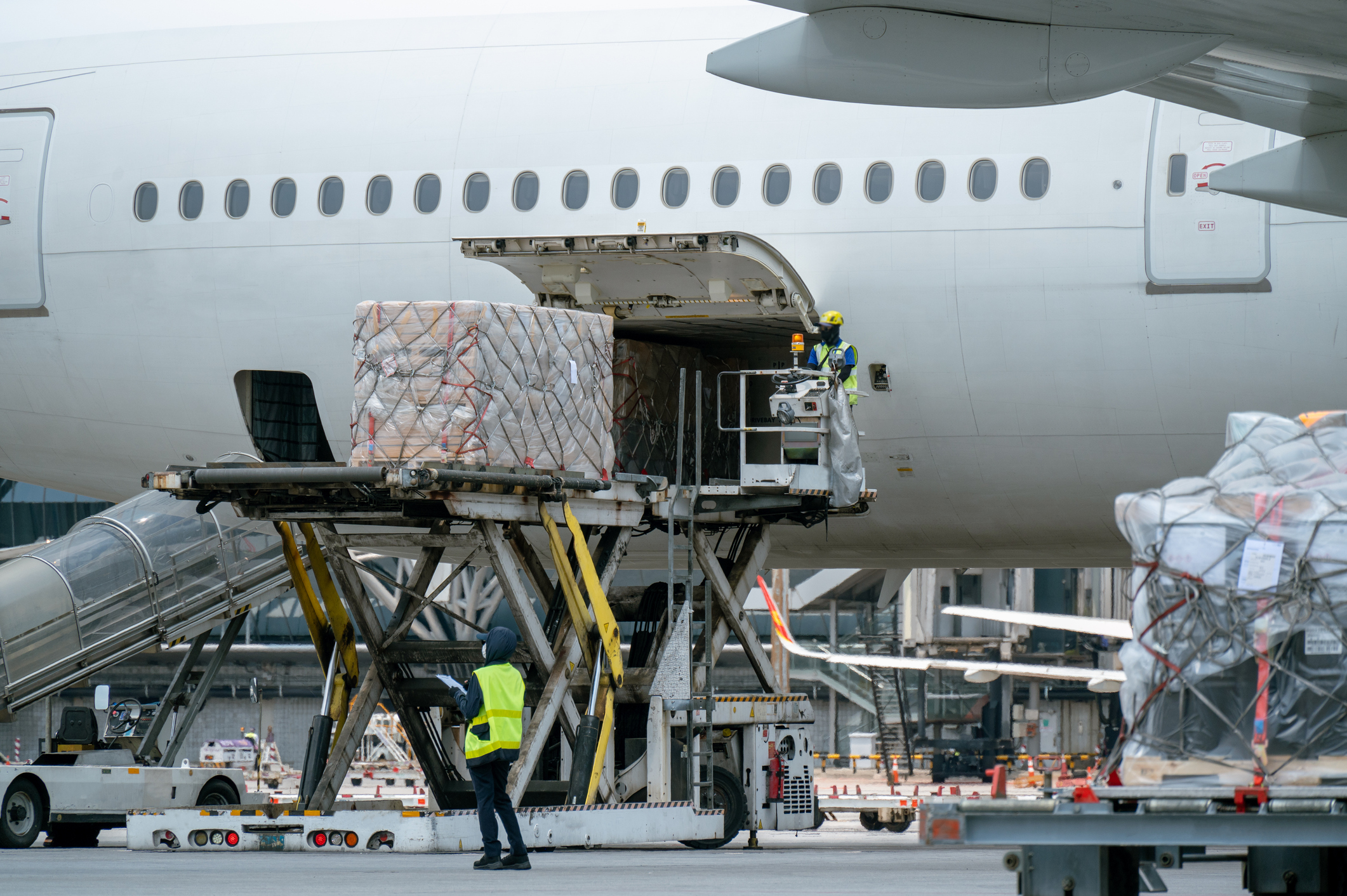 Alta demanda do e-commerce gera escassez de espaço e pressiona valores do frete aéreo internacional